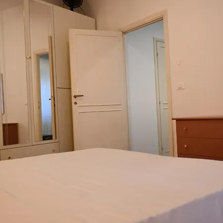 A41 - Ancona, Bilocale In Centro